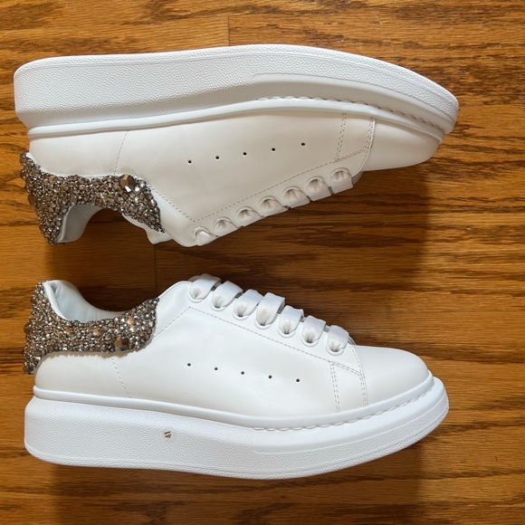 Alexander McQueen Jewel-Counter Leather Oversized Sneaker in 41. - Picture 5 of 10